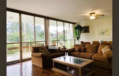 Imagem: A casa possui 4 Dormitórios, 5 Banheiros, 5 Vagas na garagem