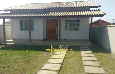 Imagem: A casa possui 2 Dormitórios, 2 Banheiros, 4 Vagas na garagem