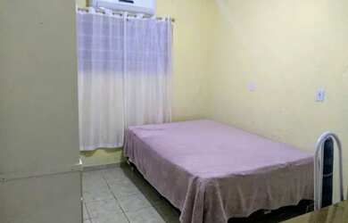 Imagem: A casa possui 3 Dormitórios, 2 Banheiros, 2 Vagas na garagem