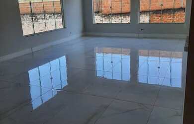 Imagem: A casa possui 4 Dormitórios, 2 Vagas na garagem e está localizado