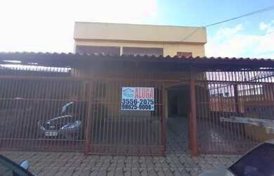 Imagem: A casa e possui 4 Dormitórios, Suítes, 1 Banheiro, 1 Vaga