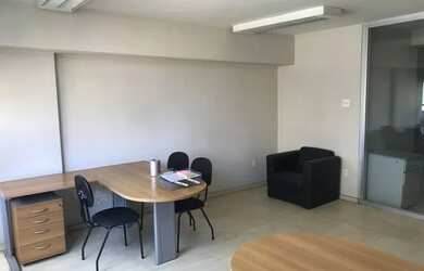 Imagem: O depósito possui 1 Vaga na garagem, 37m² de Área e está