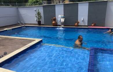 Imagem: A casa possui 2 Dormitórios e 2 Vagas na garagem e está localizado