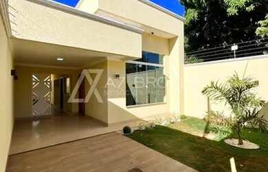 Imagem: A casa possui 3 Dormitórios, 1 Banheiro, 2 Vagas na garagem