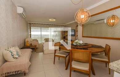 Imagem: O apartamento possui 4 Dormitórios, 5 Banheiros, 3 Vagas na