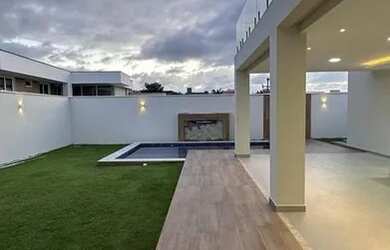 Imagem: A casa em condomínio possui 4 Dormitórios, 3 Banheiros, 5