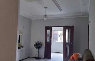 Imagem: A casa possui 4 Dormitórios, 3 Banheiros e 2 Vagas na garagem