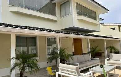 Imagem: A casa em condomínio possui 4 Dormitórios, 4 Banheiros, 2