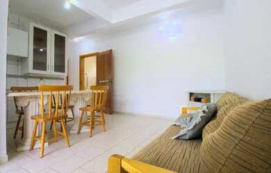 Imagem: O apartamento possui 2 Dormitórios, 1 Banheiro, 1 Vaga na garagem