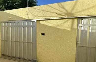 Imagem: A casa possui 3 Dormitórios, 2 Banheiros, 2 Vagas na garagem