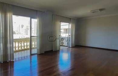 Imagem: O apartamento possui 4 Dormitórios, 2 Banheiros, 2 Vagas na