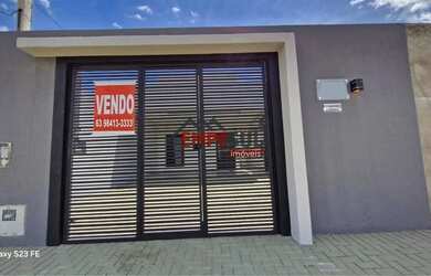 Imagem: A casa possui 2 Dormitórios, 2 Banheiros, 2 Vagas na garagem