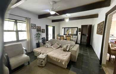 Imagem: A casa possui 4 Dormitórios, 4 Banheiros, 3 Vagas na garagem