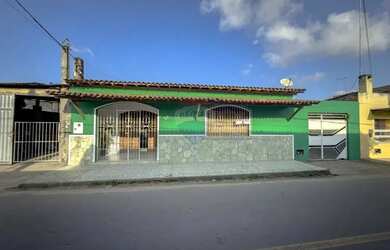 Imagem: A casa possui 4 Dormitórios, 3 Banheiros, 3 Vagas na garagem