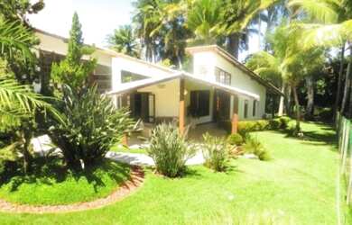 Imagem: A casa possui 3 Dormitórios, 4 Banheiros, 5 Vagas na garagem