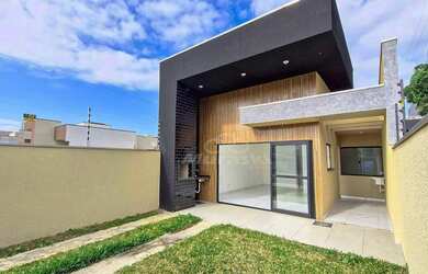 Imagem: A casa possui 3 Dormitórios, 2 Banheiros, 2 Vagas na garagem