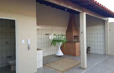 Imagem: A casa possui 4 Dormitórios, 4 Banheiros, 3 Vagas na garagem