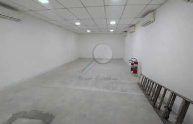 Imagem: O depósito possui 2 Vagas na garagem, 200m² de Área e está