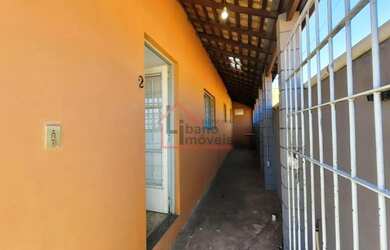 Imagem: A casa possui 1 Dormitório, 2 Banheiros, 1 Vaga na garagem