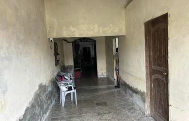 Imagem: A casa possui 3 Dormitórios, 1 Banheiro, 1 Vaga na garagem