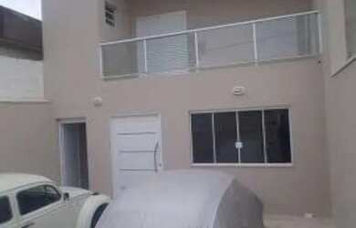 Imagem: A casa à venda possui 3 Dormitórios, 2 Banheiros, 2 Vagas