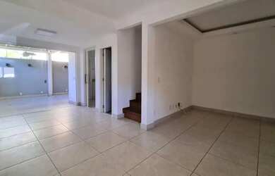 Imagem: A casa em condomínio possui 3 Dormitórios, 3 Banheiros, 2