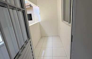 Imagem: O apartamento possui 2 Dormitórios, 1 Banheiro e 1 Vaga na