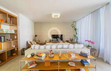 Imagem 6: Imóvel para aluguel e venda tem 293 metros quadrados com 4 quartos