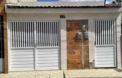 Imagem: A casa possui 2 Dormitórios, 2 Banheiros, 2 Vagas na garagem