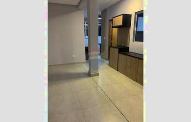 Imagem: O depósito possui 5 Vagas na garagem, 30m² de Área e está