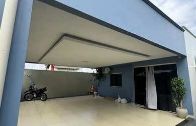 Imagem: A casa possui 3 Dormitórios, 5 Banheiros, 2 Vagas na garagem