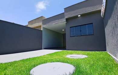 Imagem: A casa possui 2 Dormitórios, 2 Banheiros, 1 Vaga na garagem