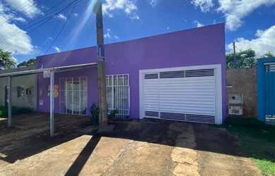 Imagem: A casa possui 3 Dormitórios, 3 Banheiros, 3 Vagas na garagem