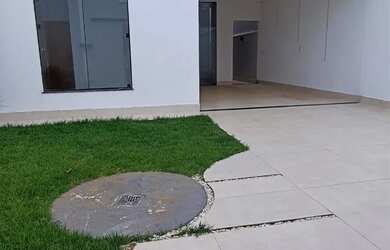 Imagem: A casa possui 2 Dormitórios, 2 Banheiros e 2 Vagas na garagem