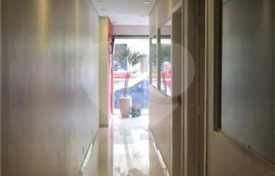 Imagem: O depósito possui 380m² de Área e está localizado em Lapa