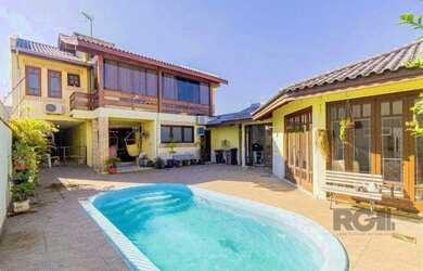 Imagem: A casa possui 4 Dormitórios, 3 Banheiros, 3 Vagas na garagem