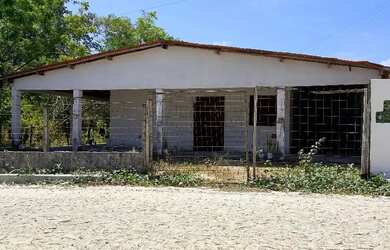 Imagem: A casa possui 2 Dormitórios, 2 Banheiros, 4 Vagas na garagem