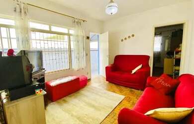 Imagem: A casa possui 2 Dormitórios, 1 Banheiro, 1 Vaga na garagem