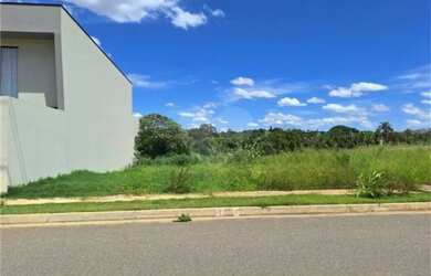 Imagem: O terreno possui 253m² de Área e está localizado em Pinheirinho