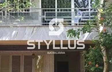 Imagem: A casa possui 3 Dormitórios, 2 Banheiros, 5 Vagas na garagem