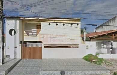 Imagem: A casa possui 4 Dormitórios, 3 Banheiros, 2 Vagas na garagem