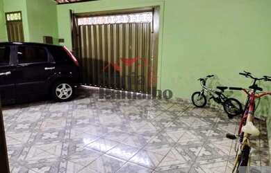 Imagem: A casa possui 3 Dormitórios, 2 Banheiros, 3 Vagas na garagem