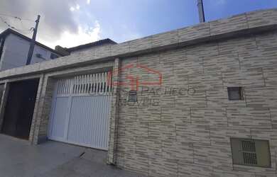 Imagem: A casa possui 2 Dormitórios, 2 Banheiros, 2 Vagas na garagem