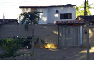 Imagem: A casa possui 3 Dormitórios, 3 Banheiros, 3 Vagas na garagem