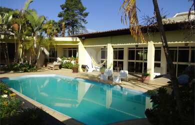 Imagem: A casa e possui 5 Dormitórios, Suítes, 5 Banheiros, 4 Vagas