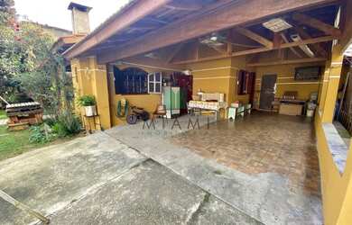 Imagem: A casa possui 4 Dormitórios, 1 Banheiro, 3 Vagas na garagem