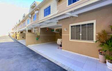 Imagem: A casa possui 3 Dormitórios, 3 Banheiros, 2 Vagas na garagem