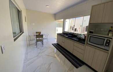 Imagem: A casa em condomínio possui 3 Dormitórios, 2 Banheiros, 2