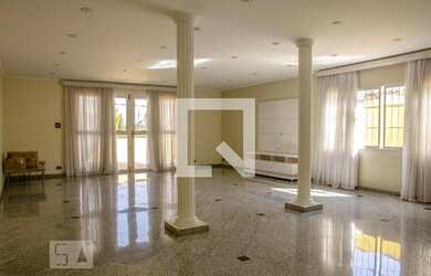 Imagem: A casa possui 4 Dormitórios, 3 Banheiros, 4 Vagas na garagem