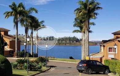 Imagem: A casa em condomínio possui 5 Dormitórios, 5 Banheiros, 5